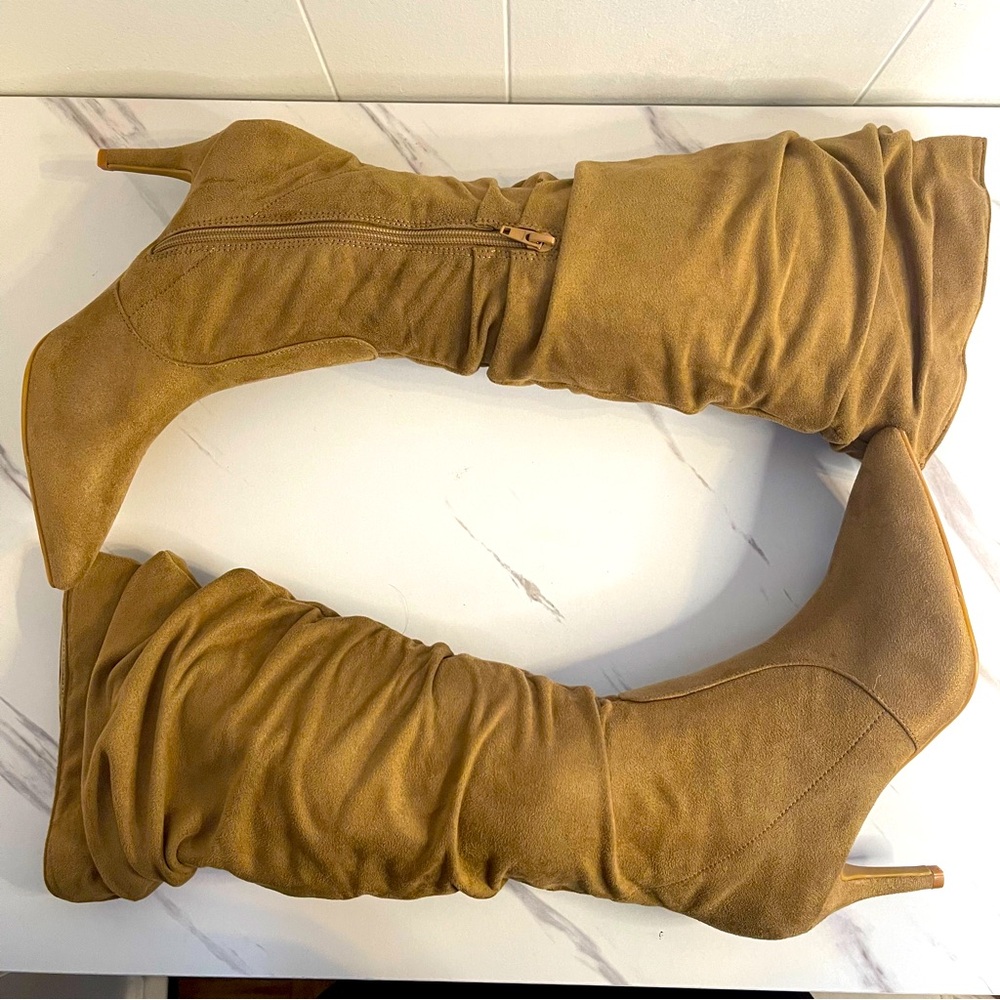 Bellini Stilettos Tan Faux Suede Ruched Knee-High Boots Size 8.5M - Picture 4 of 11